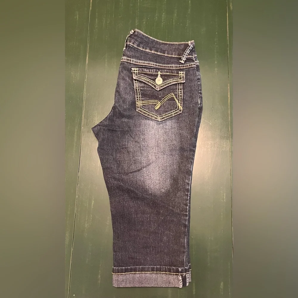 Woman’s Mudd Jean Capris - Picture 3 of 12